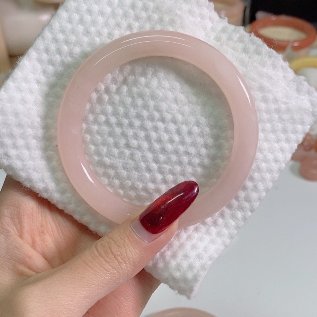 a***咪石英质玉未镶嵌手镯