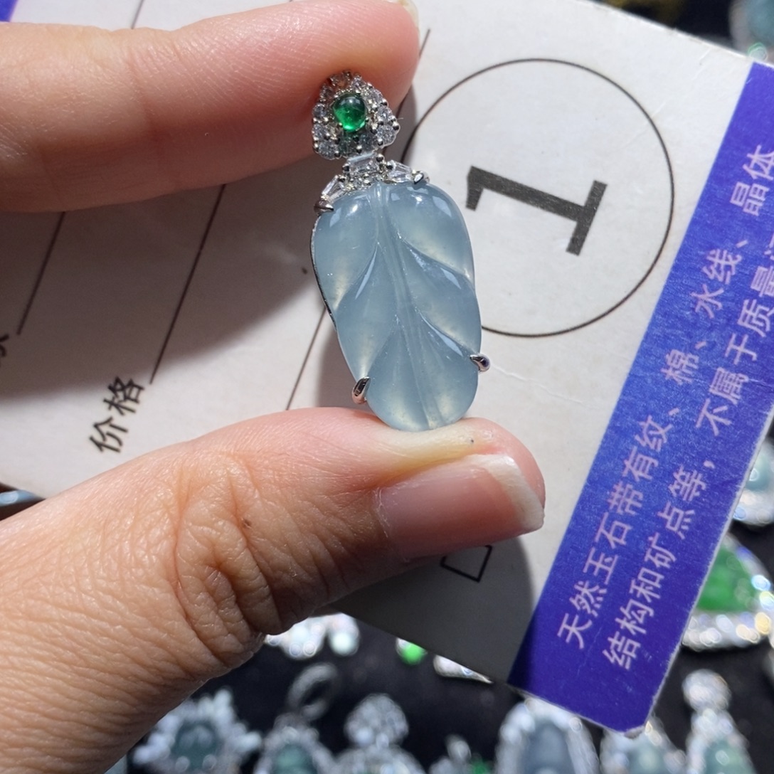 翡翠未镶嵌颈饰翡翠