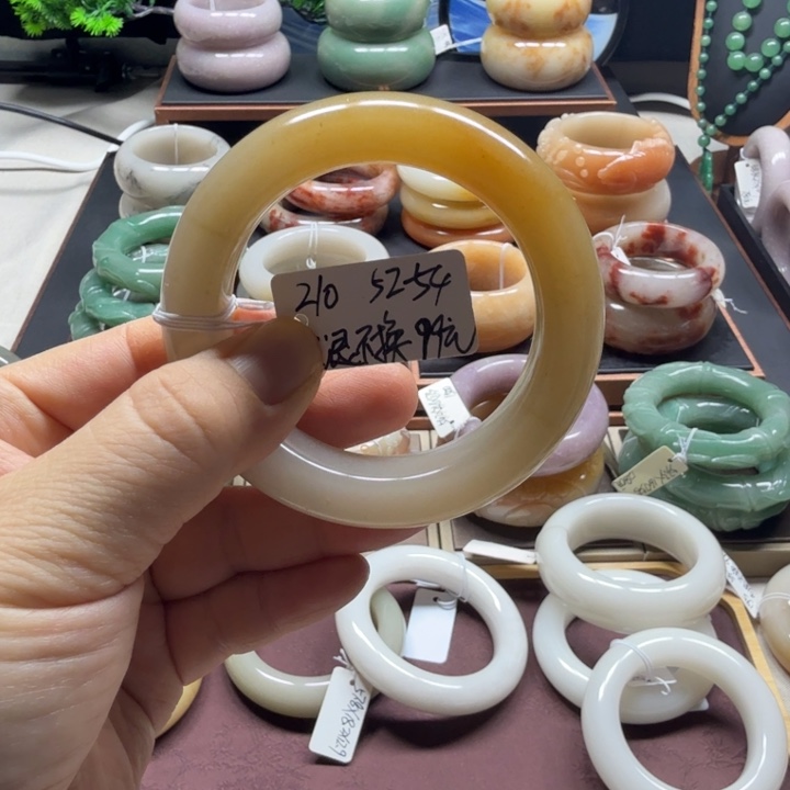 石英质玉未镶嵌手镯