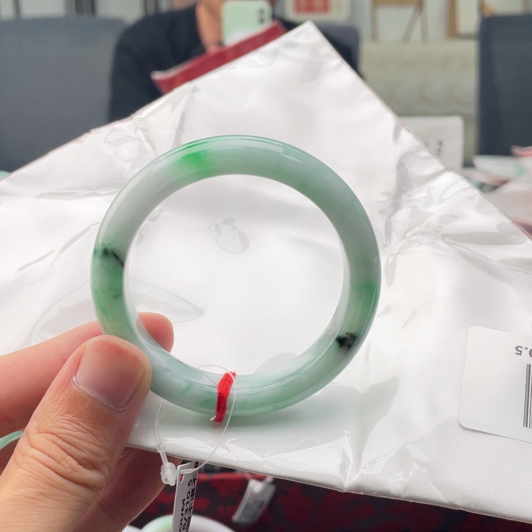 翡翠手镯未镶嵌手镯