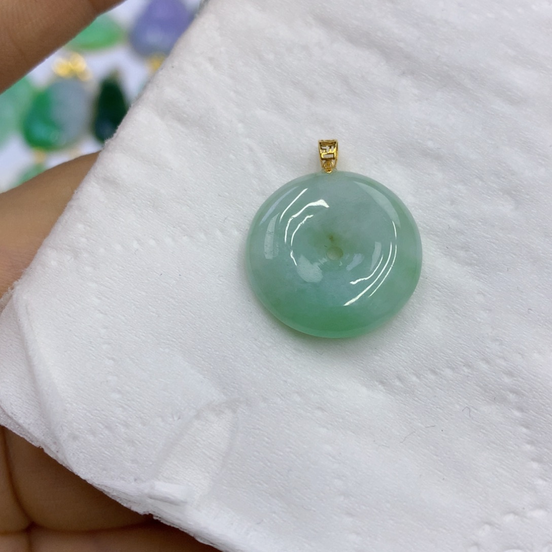 翡翠18K金镶嵌颈饰翡翠