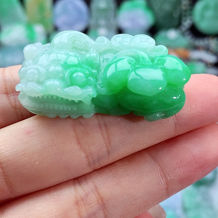 翡翠颈饰未镶嵌丢***丢翡翠