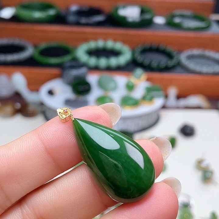 和田玉（碧玉）颈饰18K金镶嵌