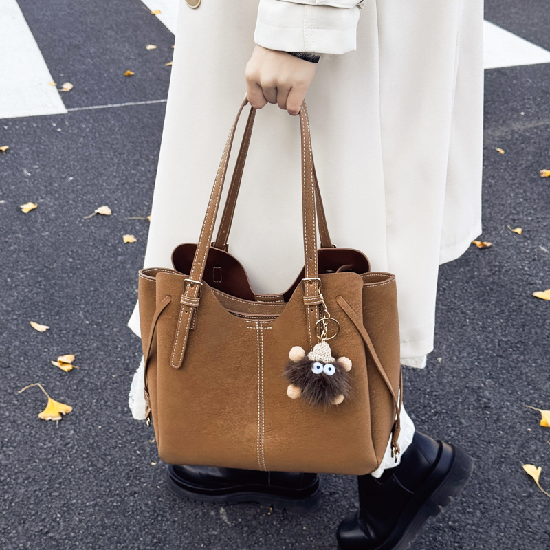 百搭时尚大容量托特包单肩包2025秋冬新款磨砂复古通勤包耐磨手提