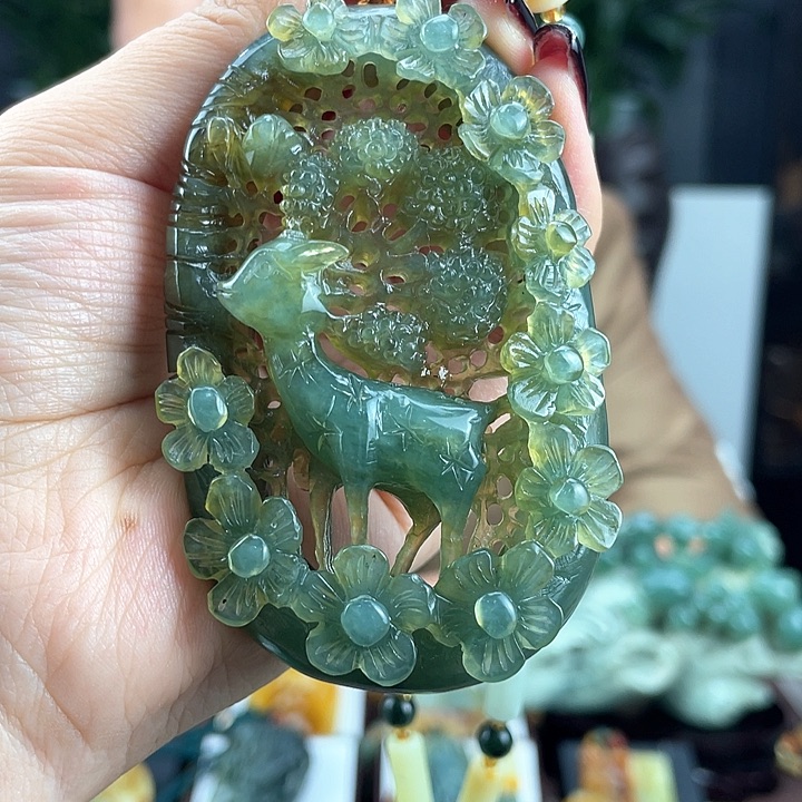 蛇纹石玉颈饰未镶嵌