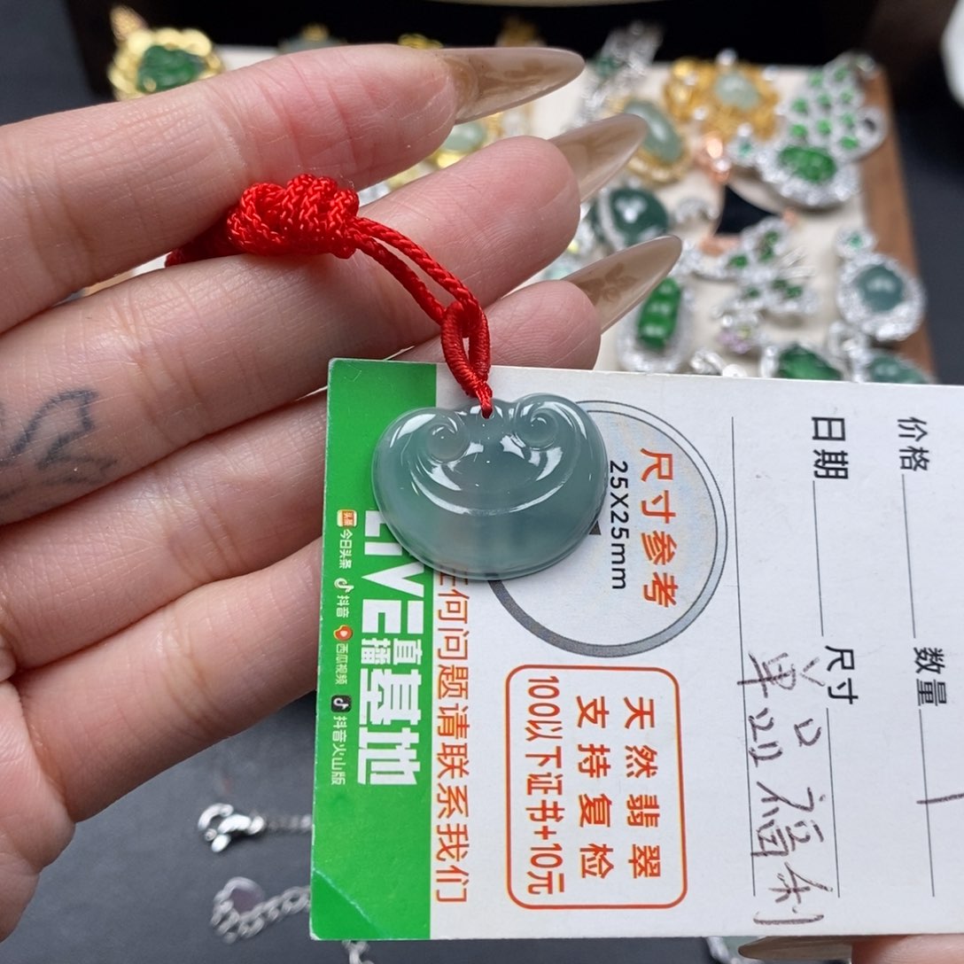 翡翠颈饰未镶嵌翡翠