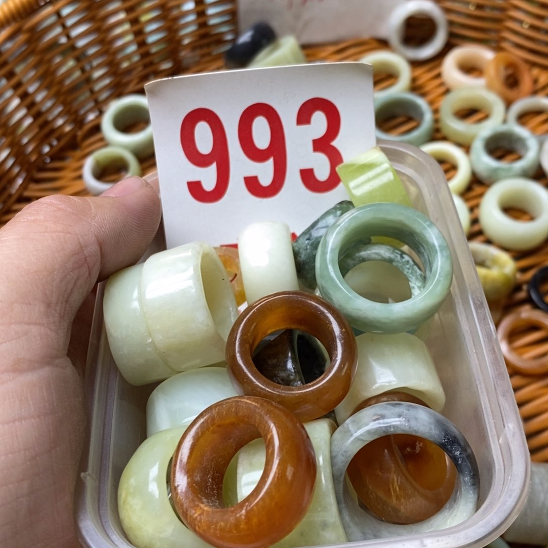 蛇纹石玉挂坠未镶嵌