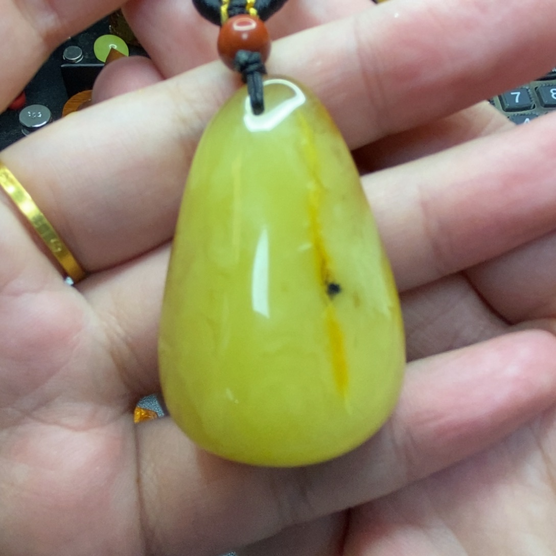 琥珀颈饰未镶嵌唐