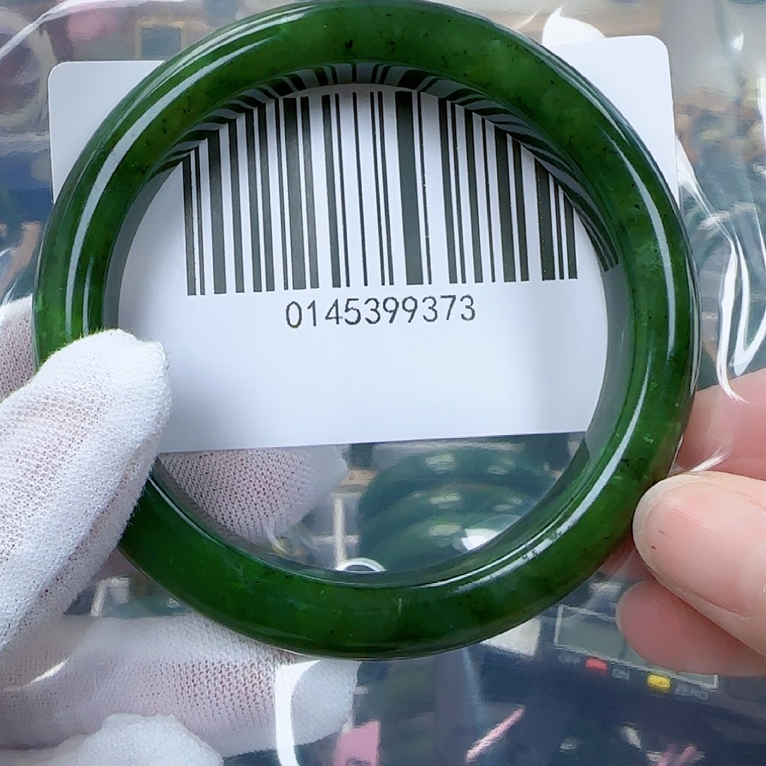 和田玉（碧玉）手镯未镶嵌包容6061