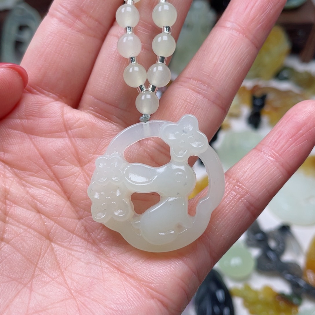 蛇纹石玉颈饰未镶嵌