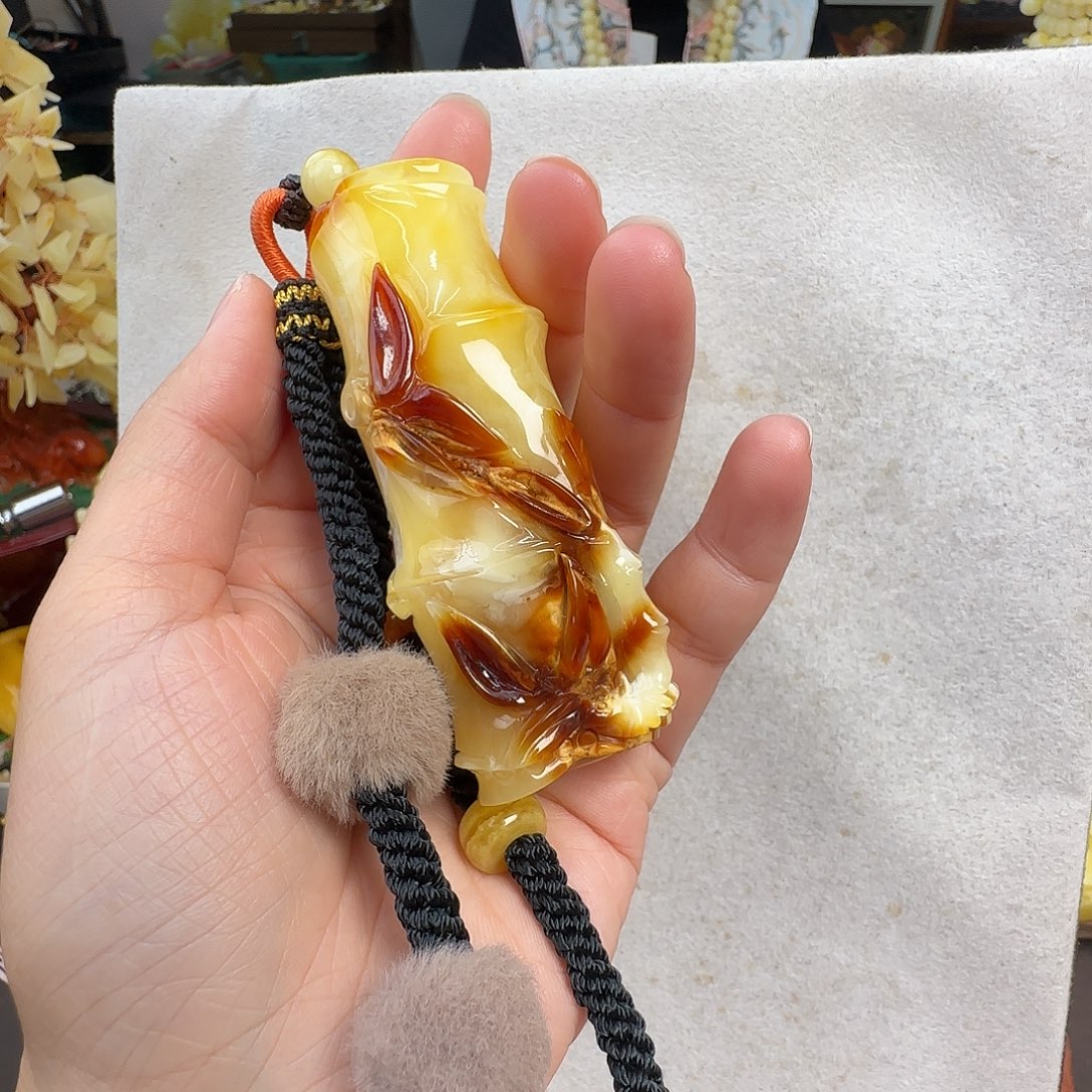 小***哥蜜蜡未镶嵌珠宝奇石