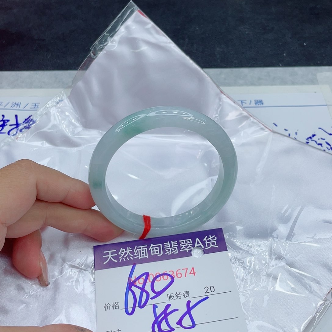 翡翠手镯未镶嵌正1