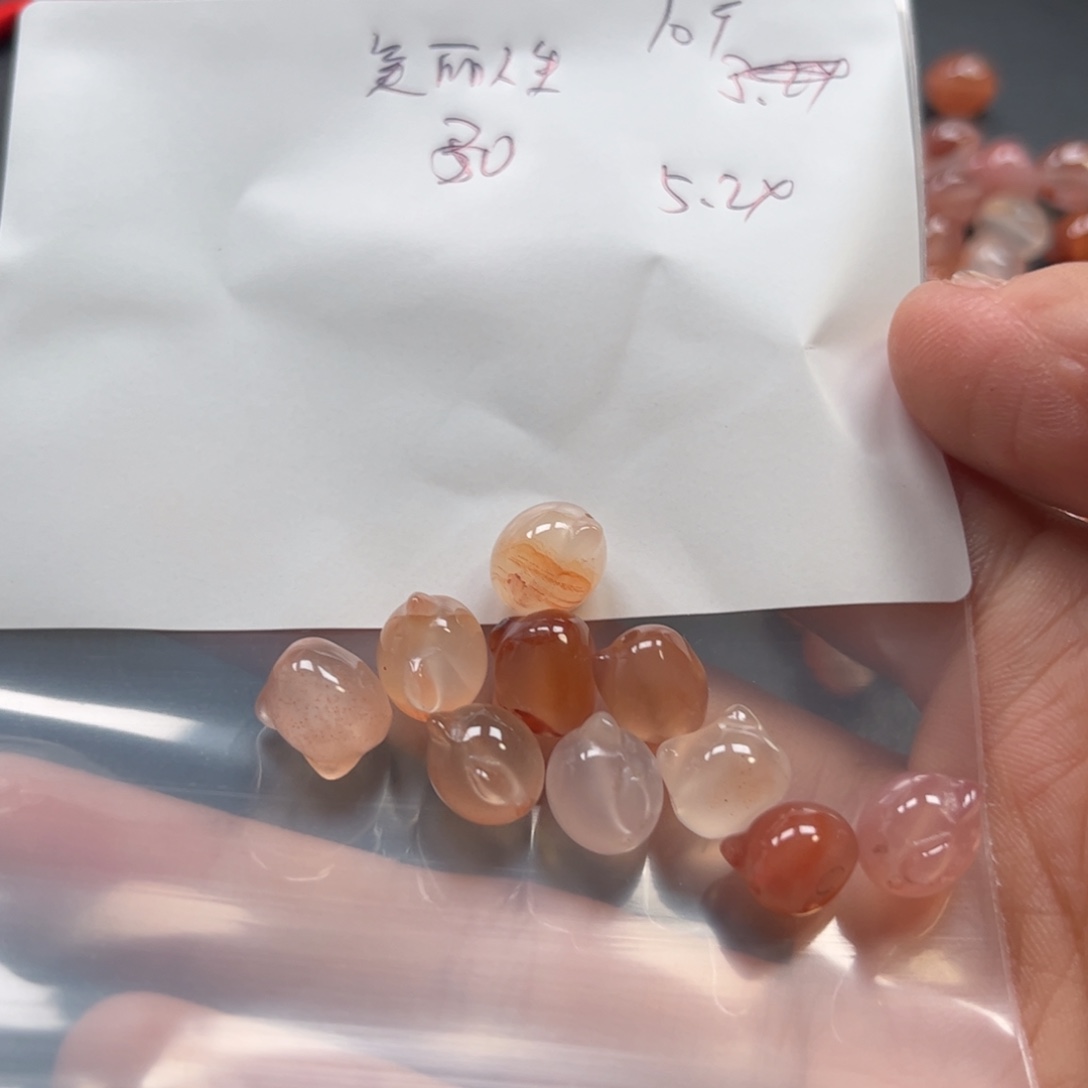 南红玛瑙配饰未镶嵌美**生