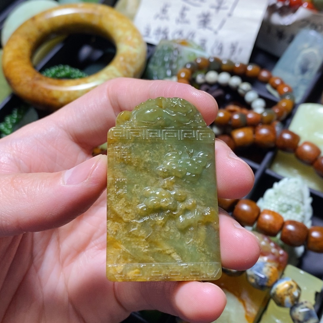 蛇纹石玉未镶嵌颈饰