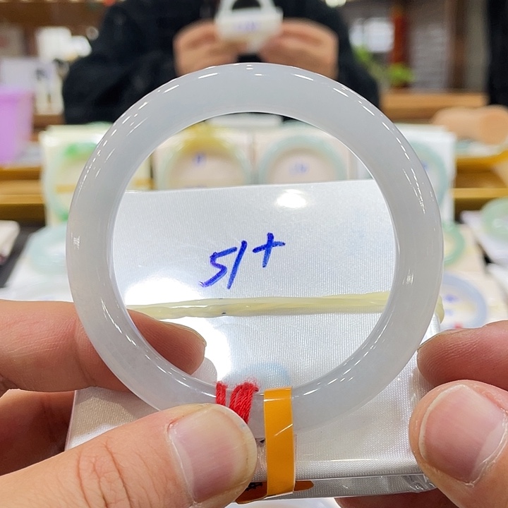 翡翠手镯未镶嵌啊***呀翡翠