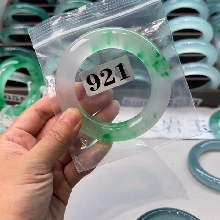 玉八*时尚飘花手镯