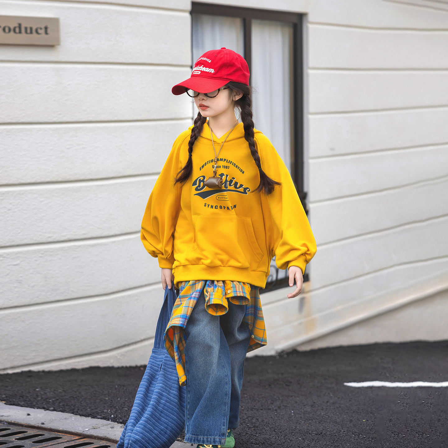 66公主女童卫衣2025秋装新款儿童亮眼休闲潮酷字母连帽外套25S198