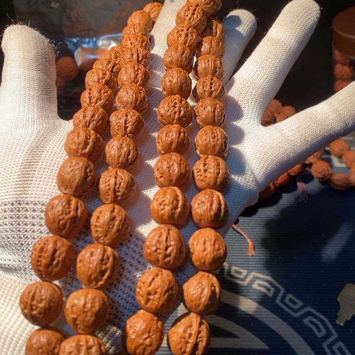 文玩核桃手串…………68