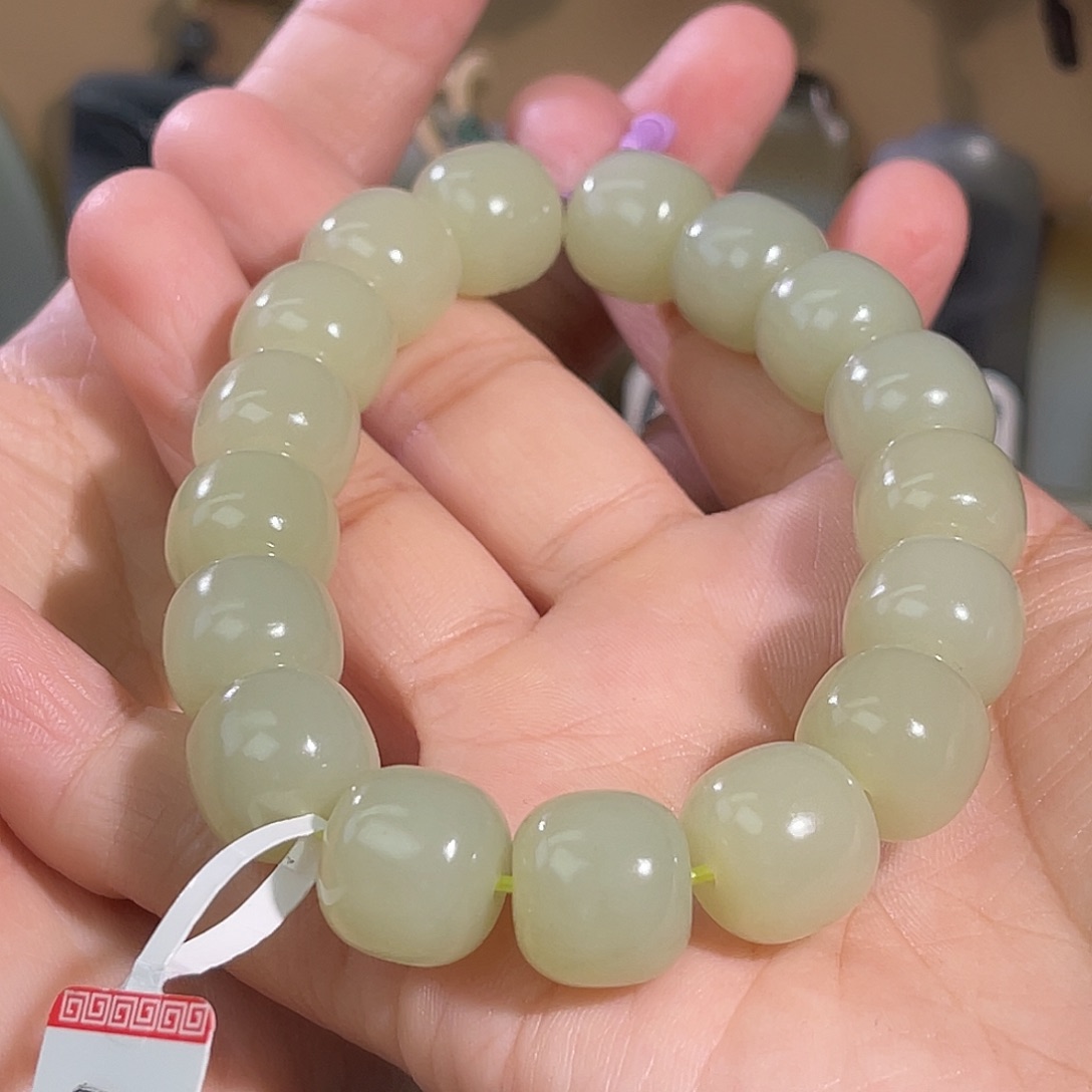 伽***俐和田玉未镶嵌手串