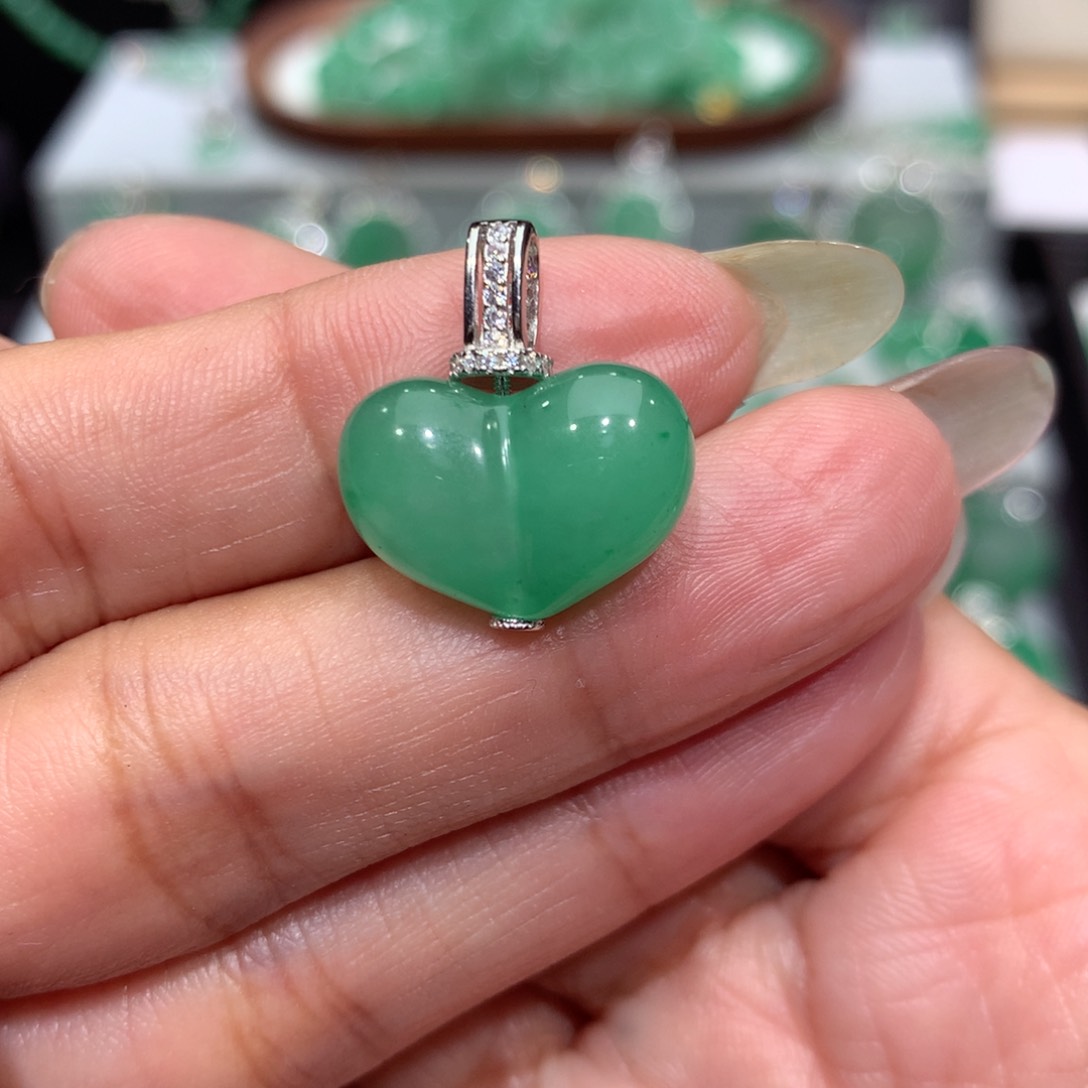 颈饰银S925镶嵌石英质玉（非洲翠）