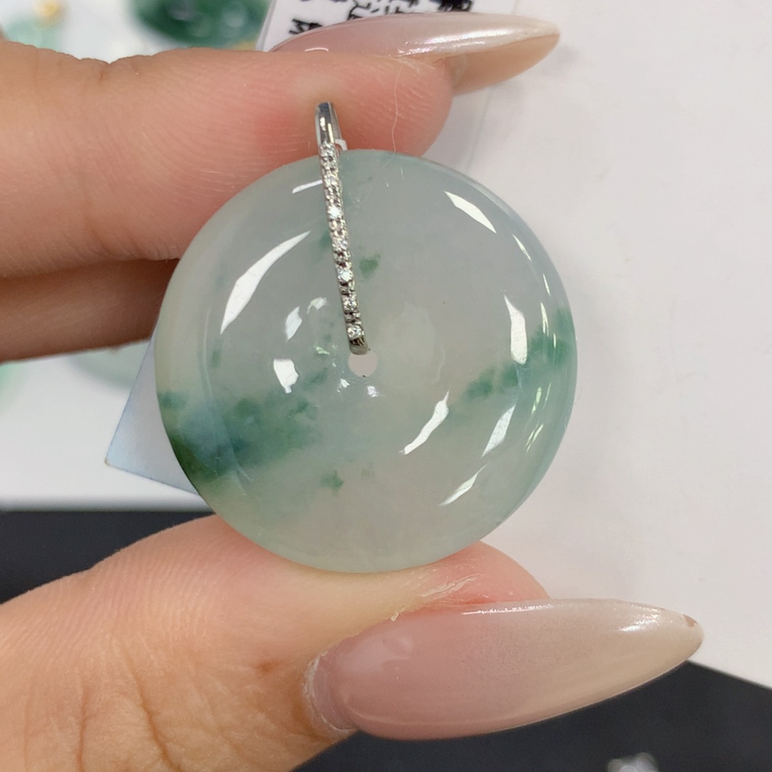 颈饰18K金镶嵌翡翠