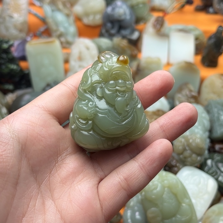 和田玉颈饰未镶嵌懂**人