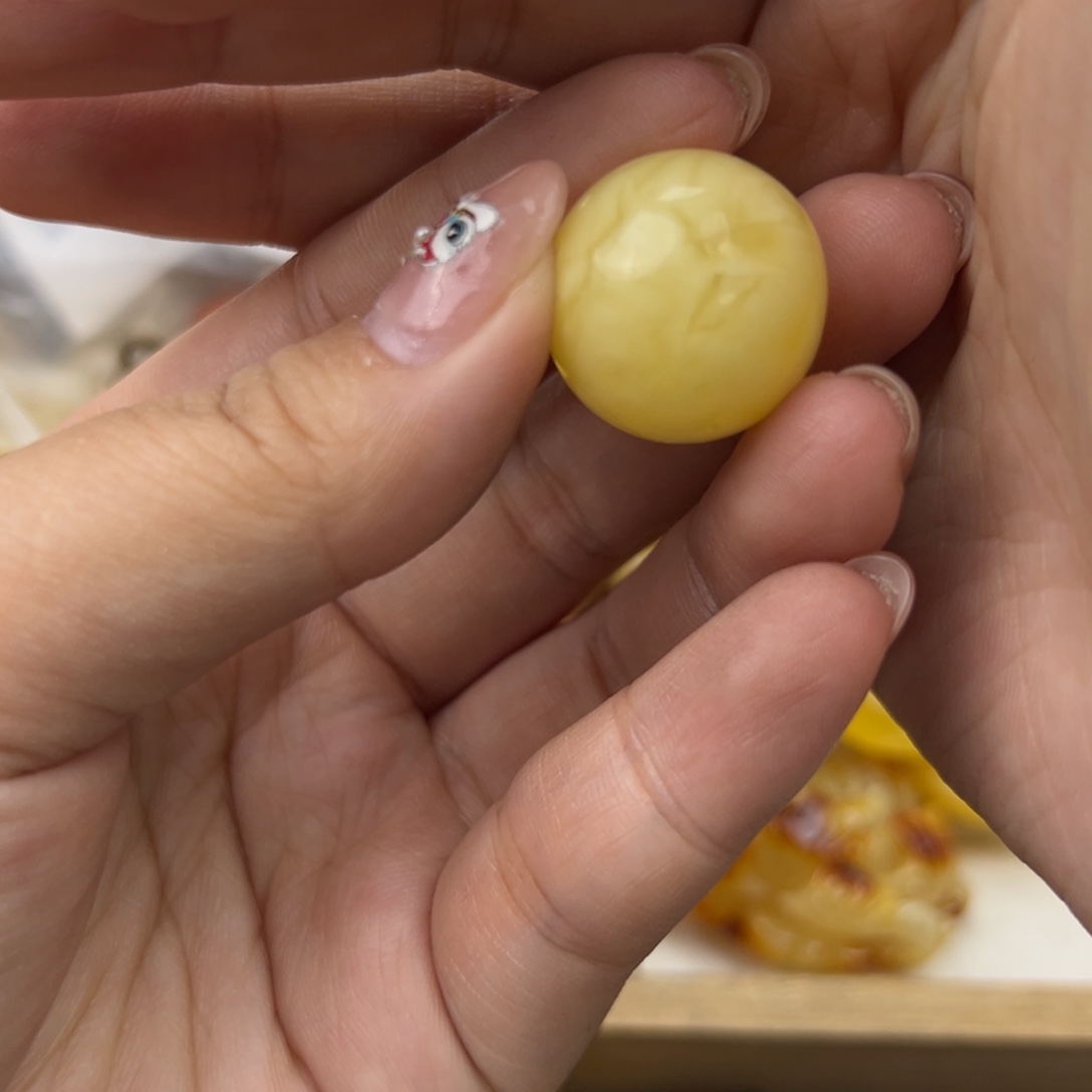 琥珀珠宝奇石未镶嵌