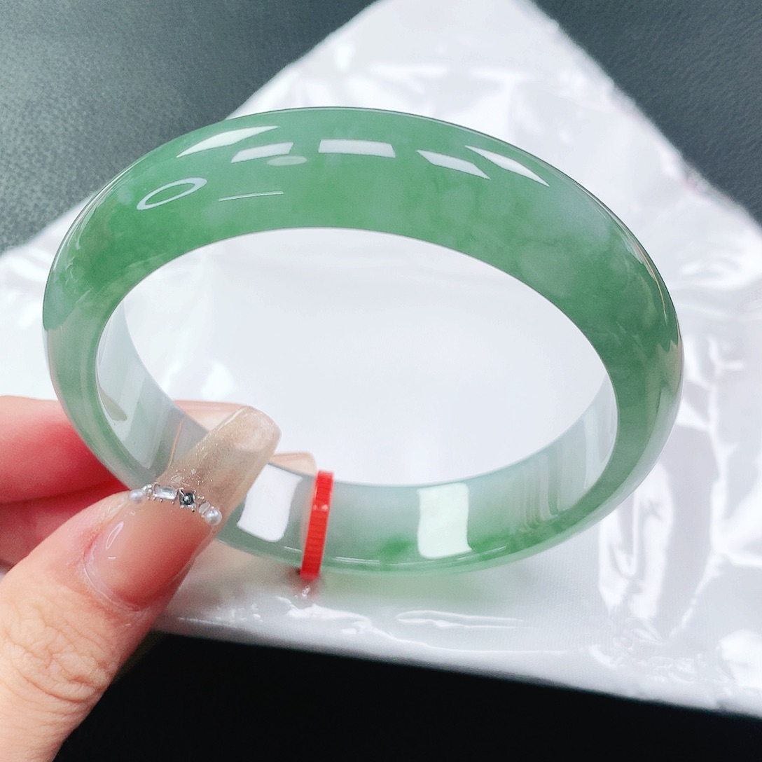 翡翠手镯未镶嵌57圈