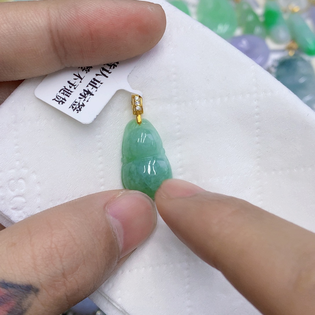 翡翠未镶嵌颈饰翡翠