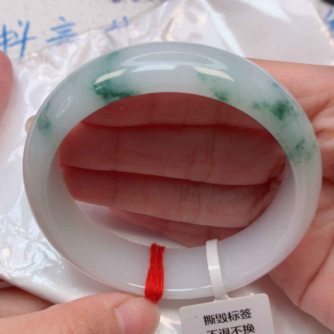 翡翠手镯未镶嵌59.4圈 牛奶底飘绿花 轮胎镯无包容 推荐