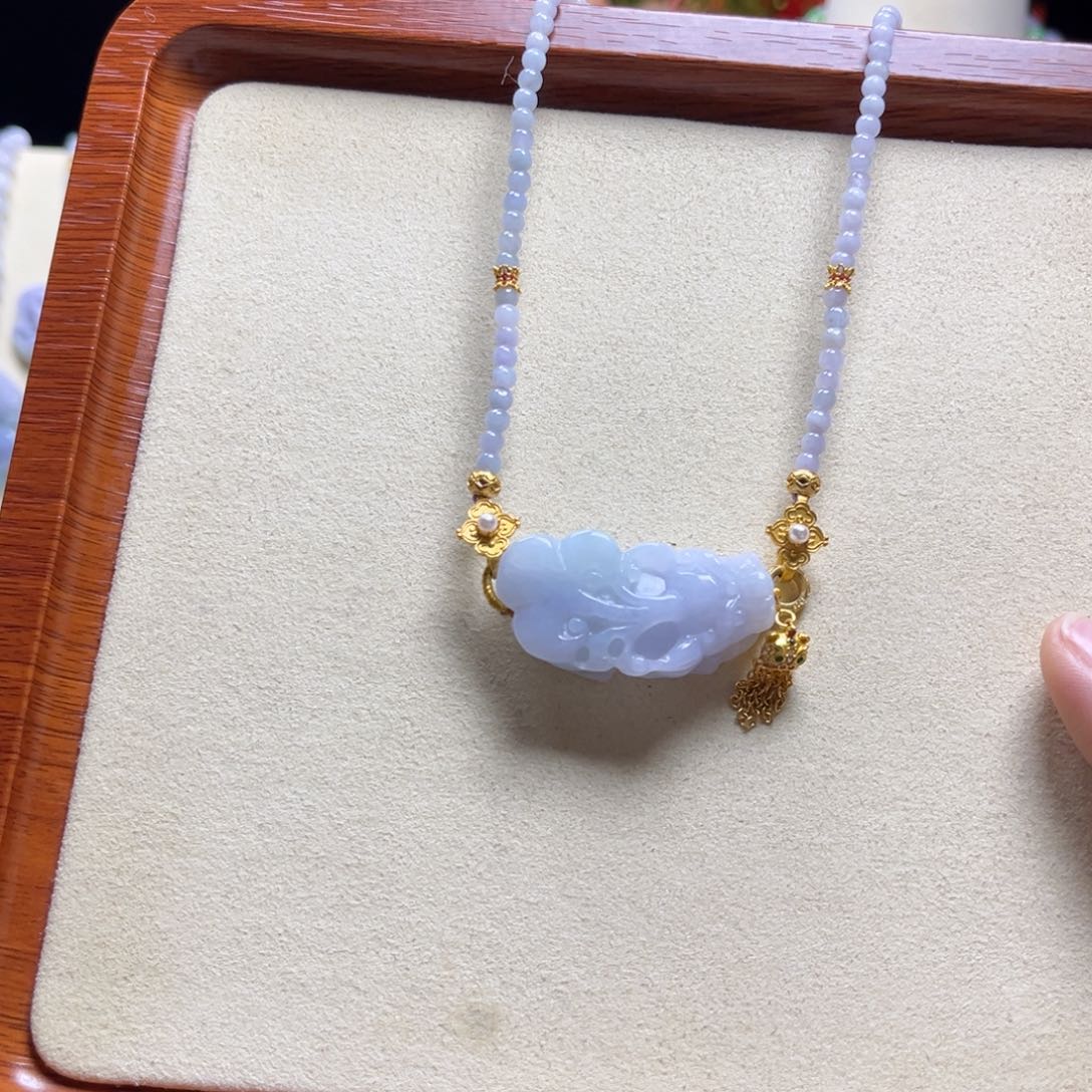 翡翠颈饰未镶嵌紫貔貅