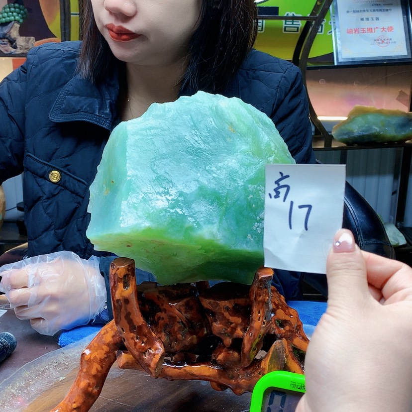 【闪购商品】未镶嵌蛇纹石玉原石寻****香