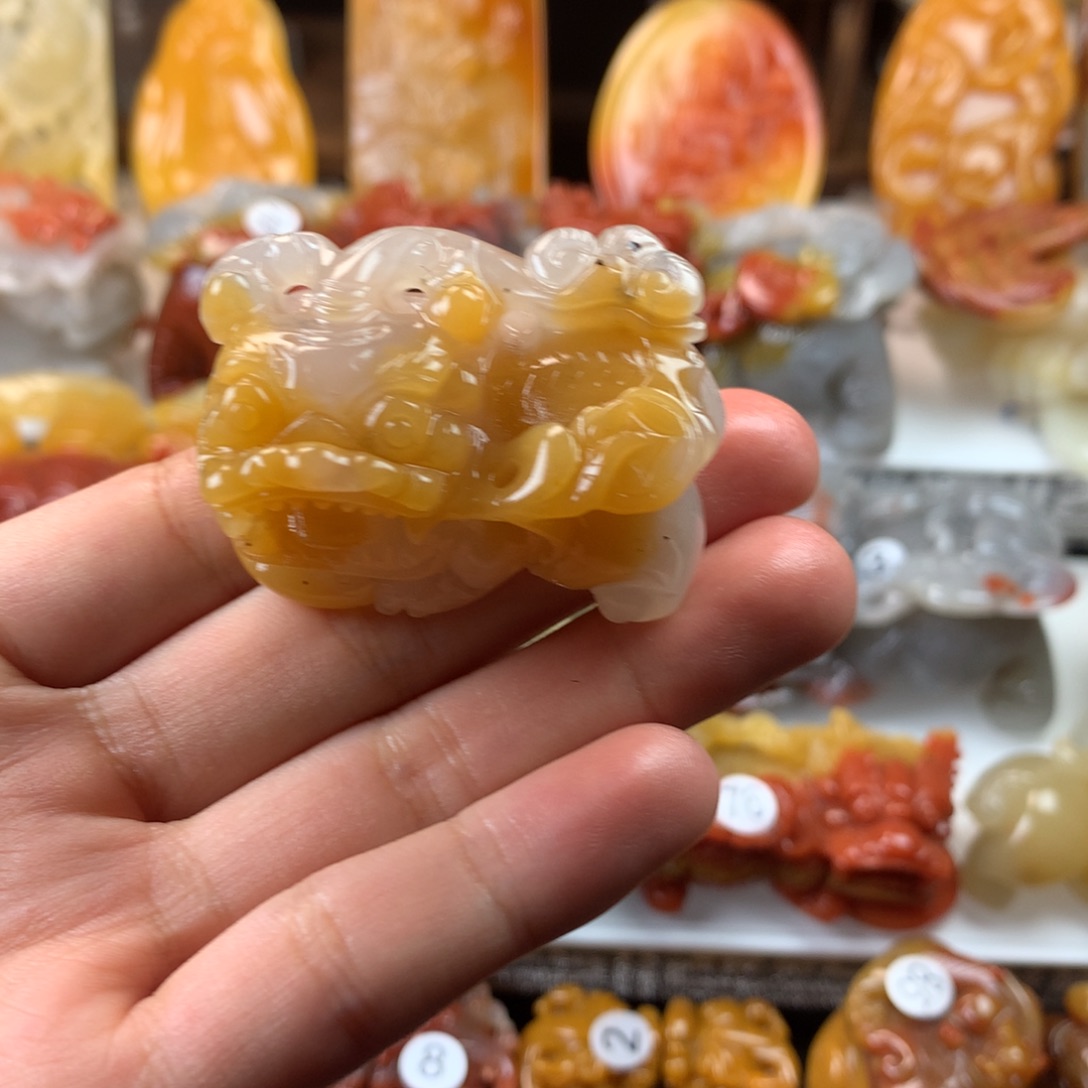 石英质玉（黄龙玉）挂件未镶嵌