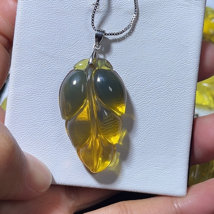 M***y琥珀银S925镶嵌颈饰缅甸天然琥珀吊坠