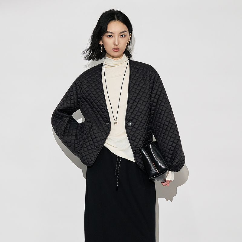 XG雪歌黑色菱格设计保暖棉服冬季新款宽松长袖V领棉衣外套女