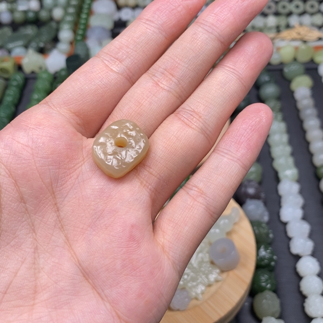 悦***书和田玉未镶嵌颈饰