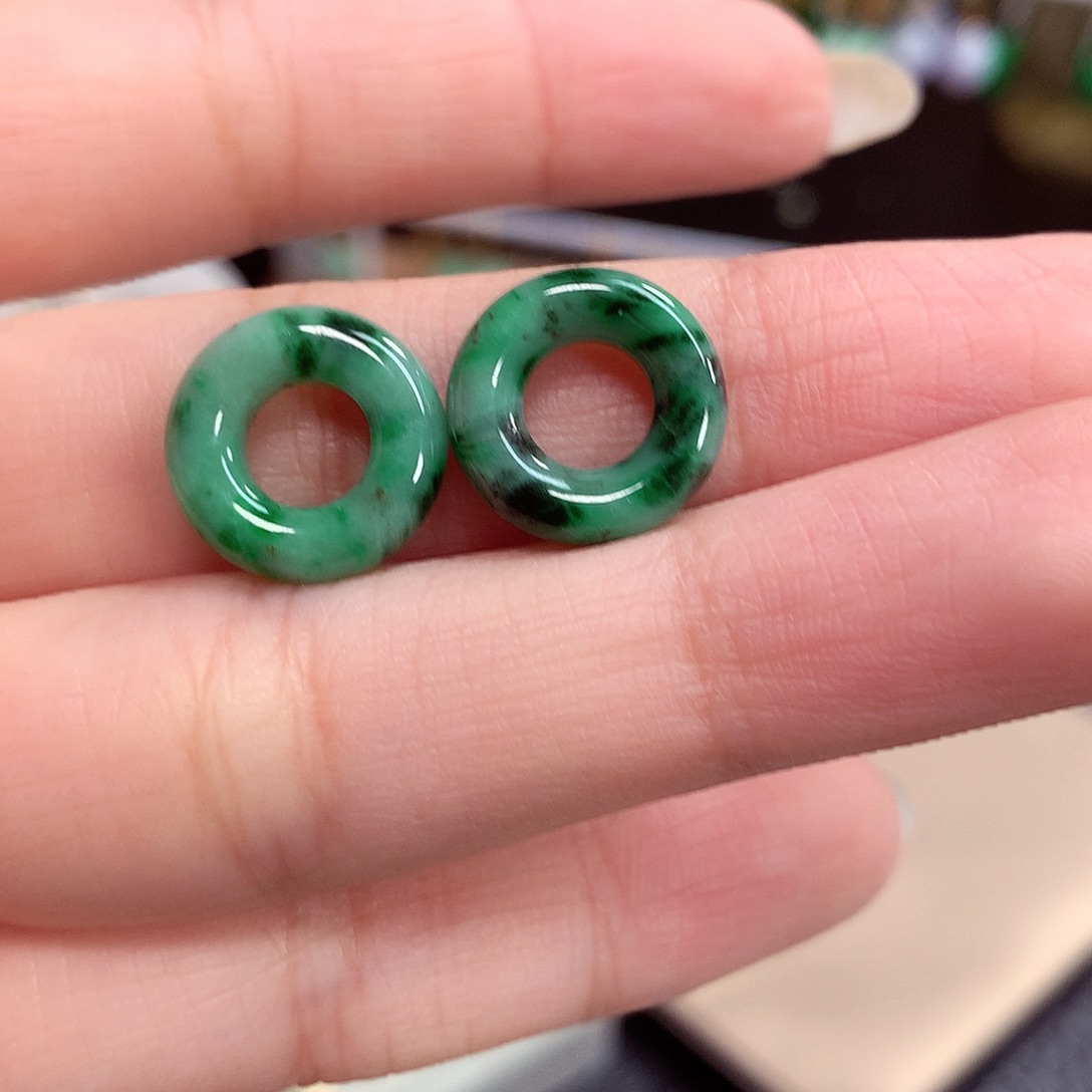 翡翠耳饰未镶嵌天然翡翠