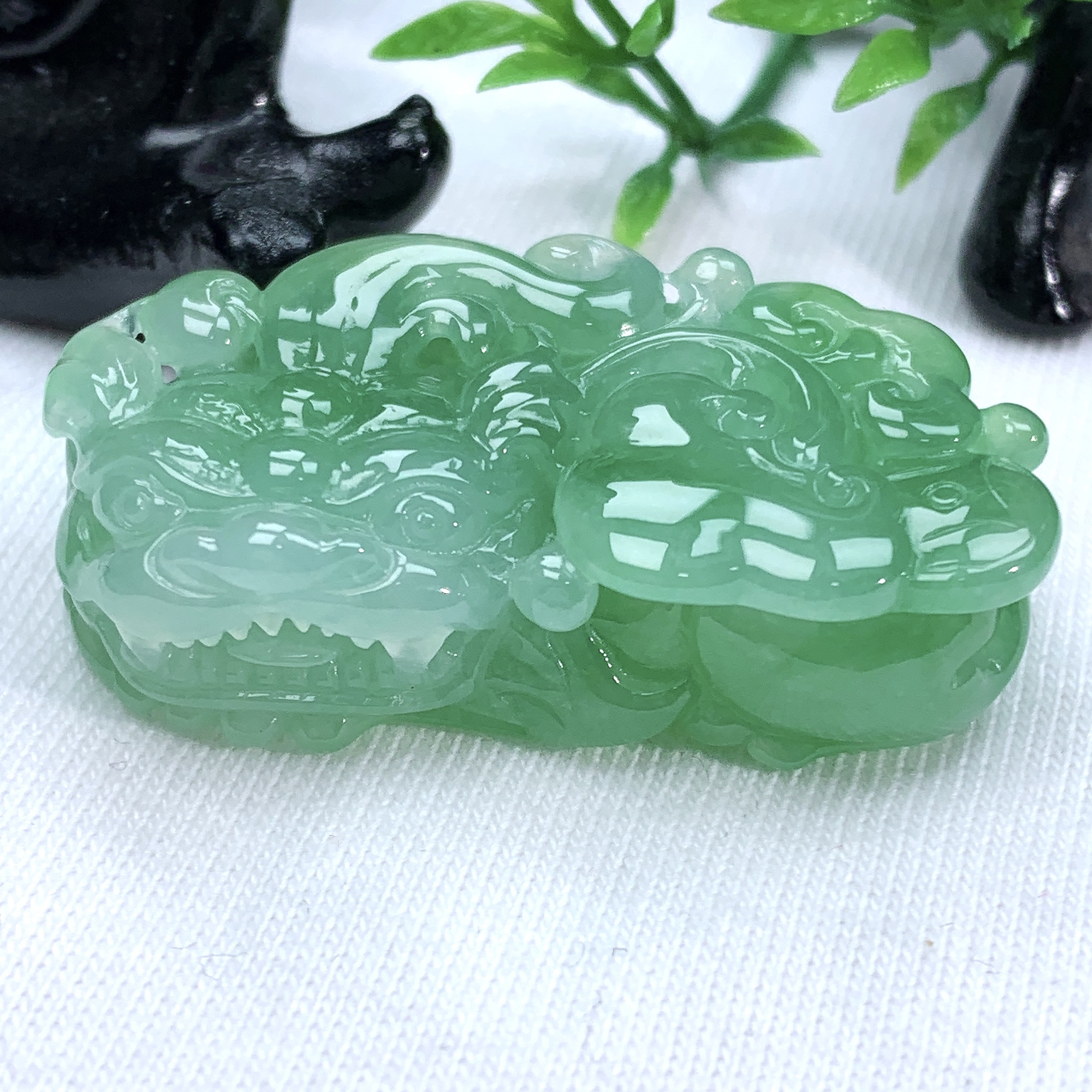 天然缅甸翡翠A货冰润满绿霸王貔貅吊坠挂件41.8−23−12mm