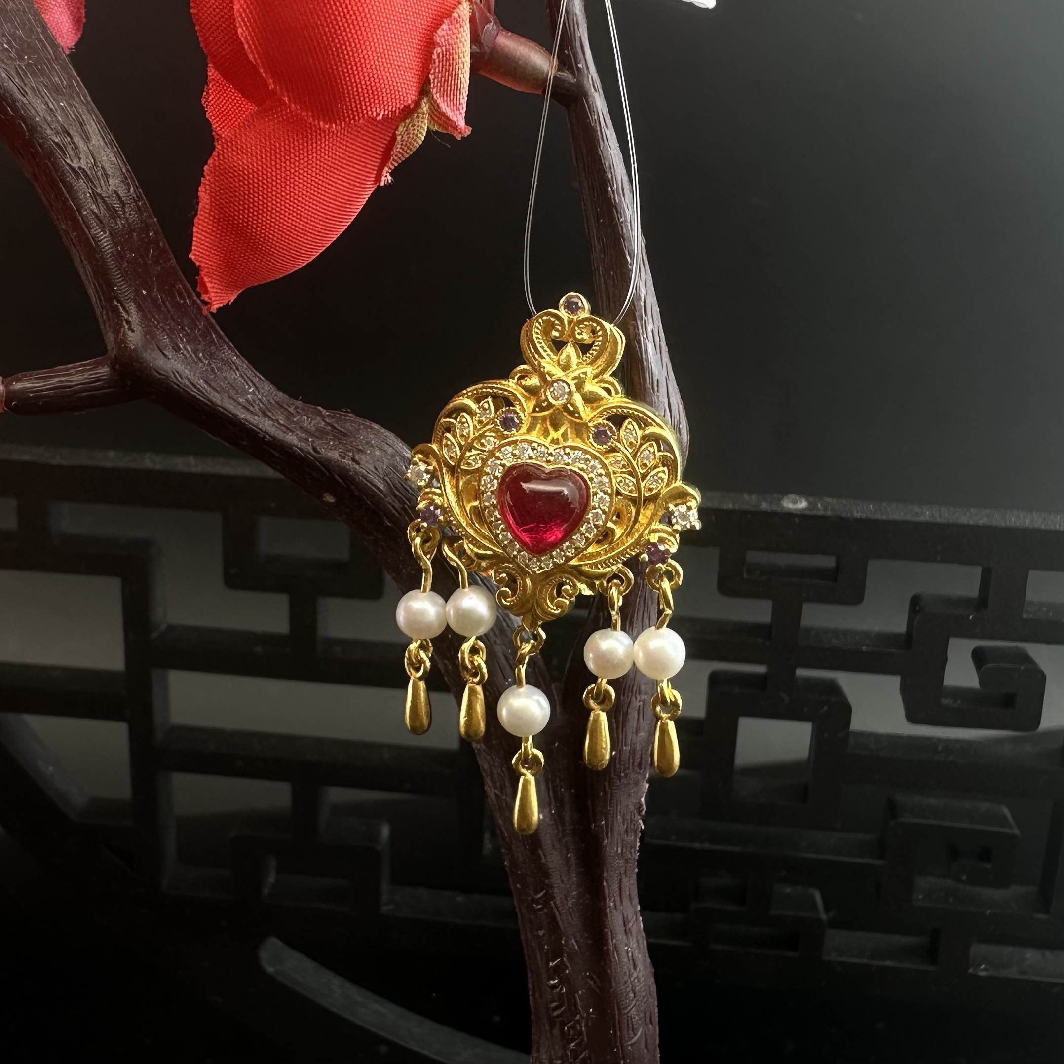 足金999镶嵌流苏爱心皇冠吊坠