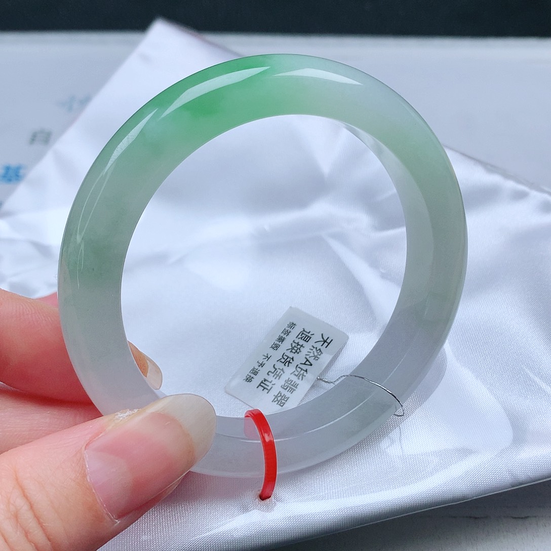 翡翠手镯未镶嵌好**格57圈