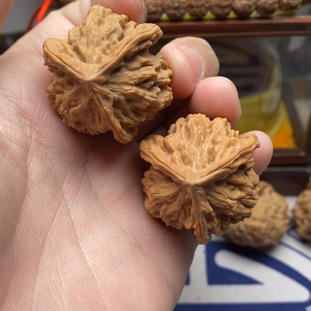 核桃把件三六盘山