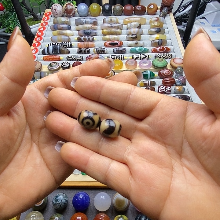 小***杨玛瑙/玉髓未镶嵌颈饰