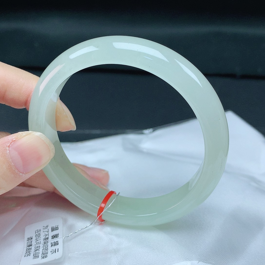 翡翠手镯未镶嵌58圈