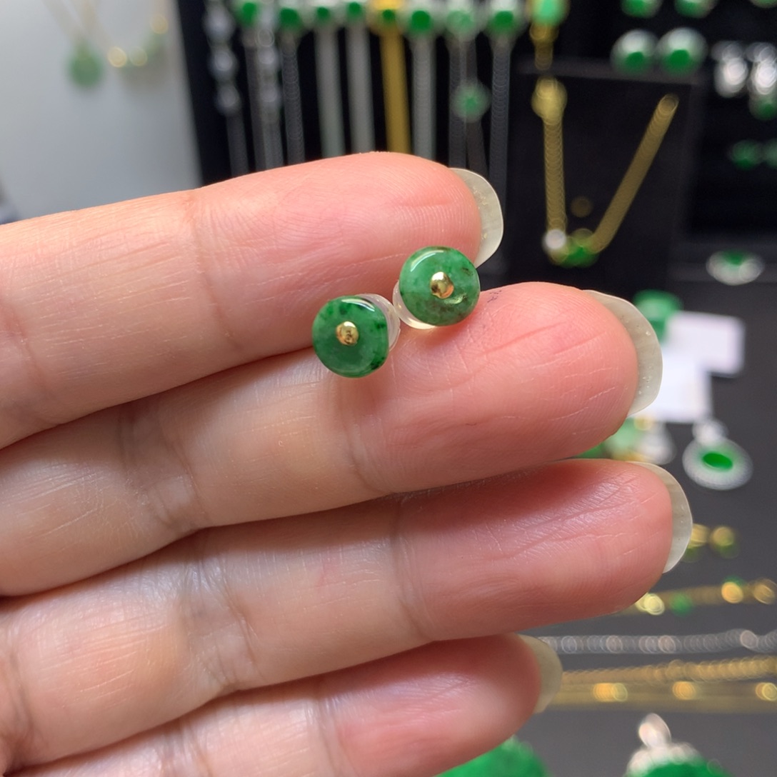 翡翠未镶嵌耳饰有纹裂