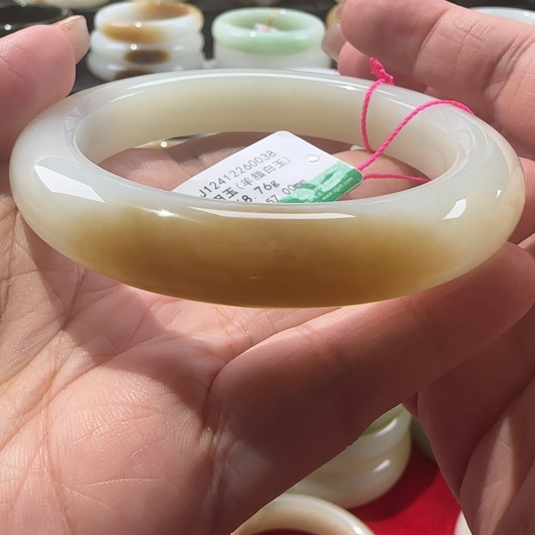 和田玉手镯未镶嵌