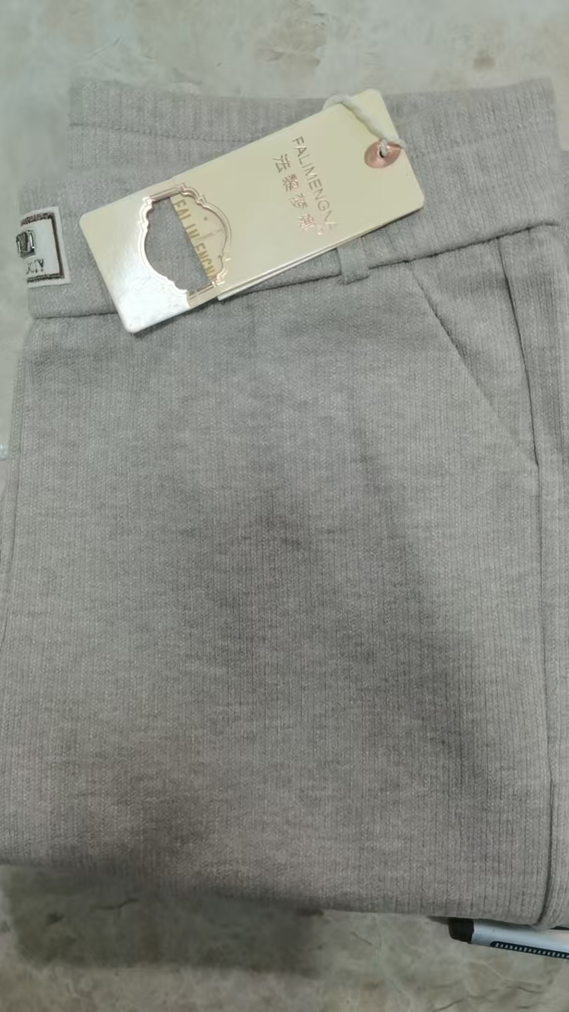 650号女杏色裤子140斤