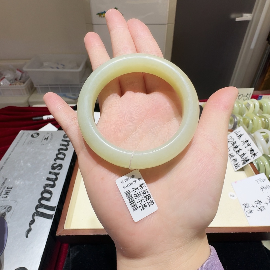 夏****和田玉未镶嵌手镯069