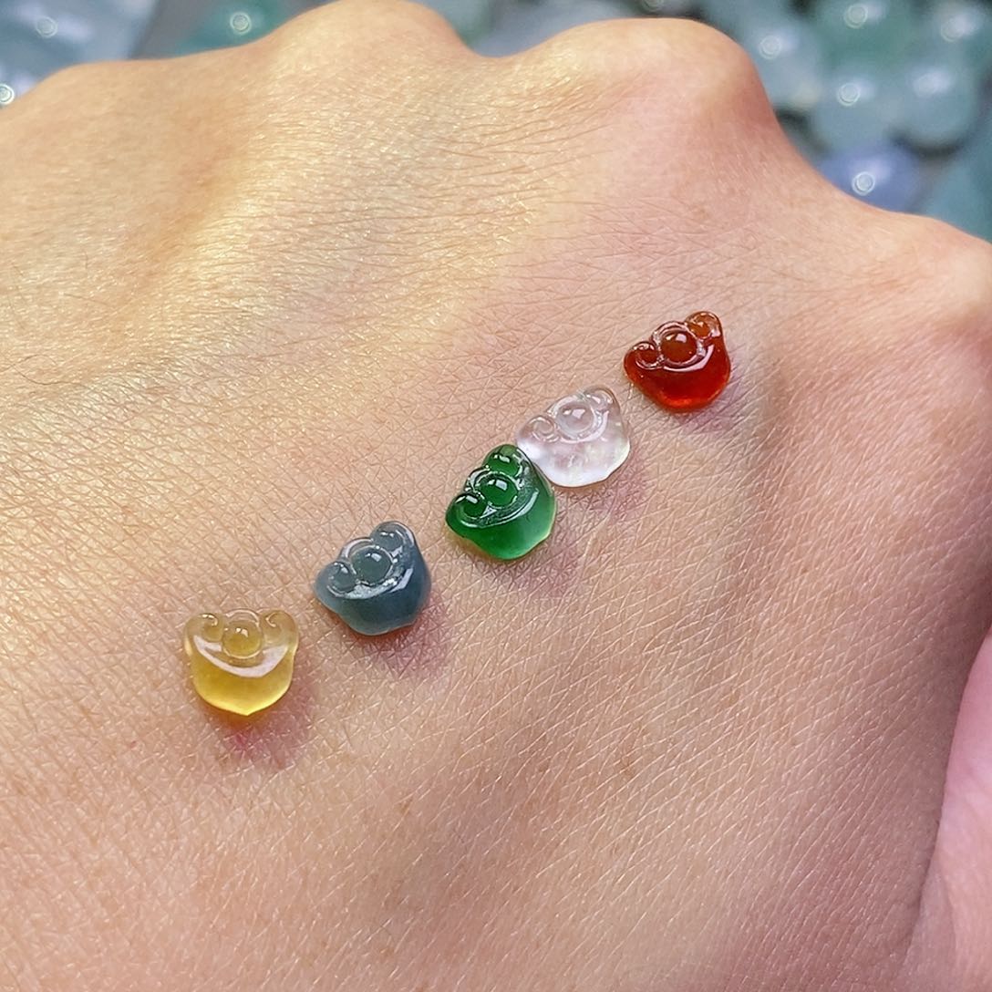 翡翠颈饰未镶嵌翡翠