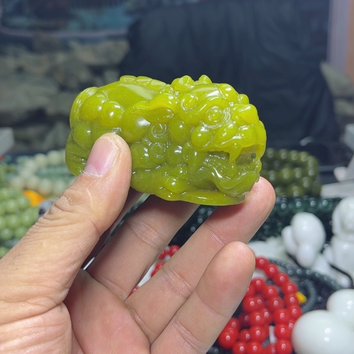 蛇纹石玉手把件未镶嵌