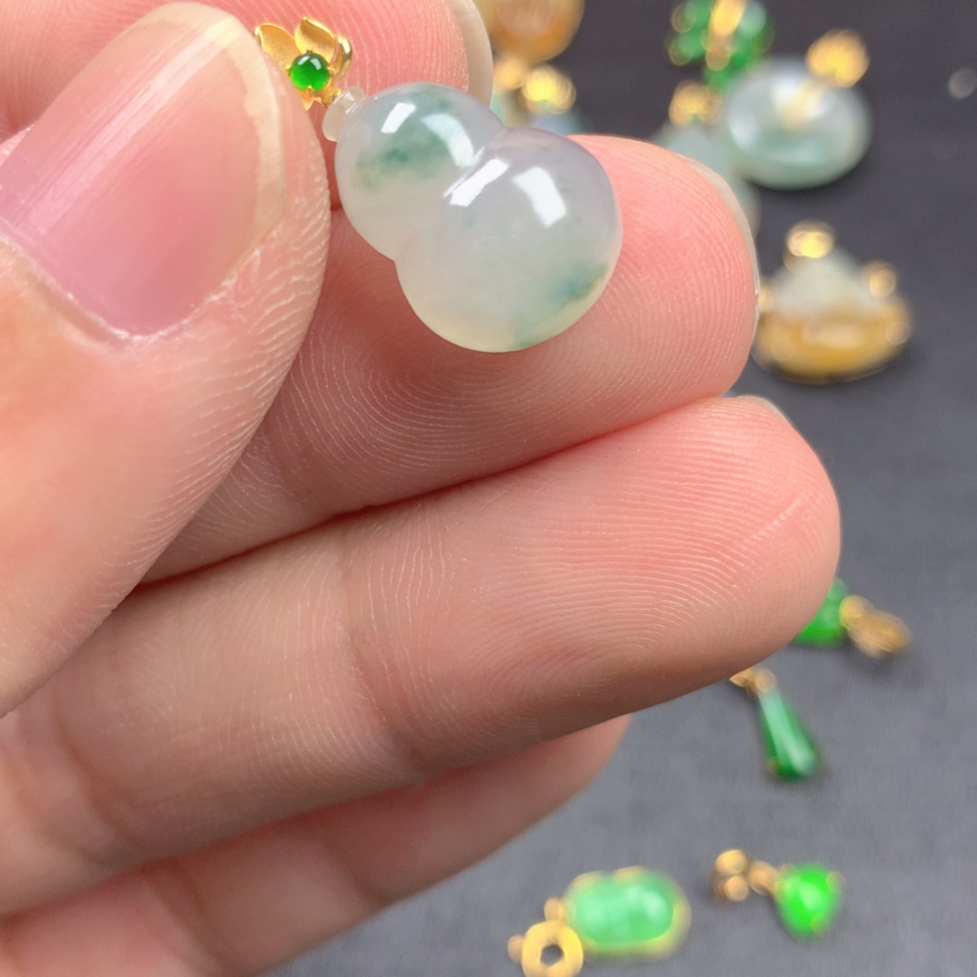 【闪购商品】颈饰18K金镶嵌翡翠翡翠